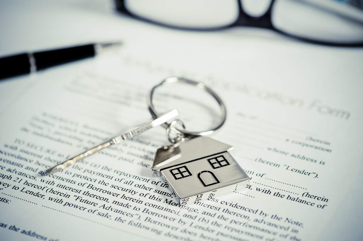 Image of House document with keys and pen